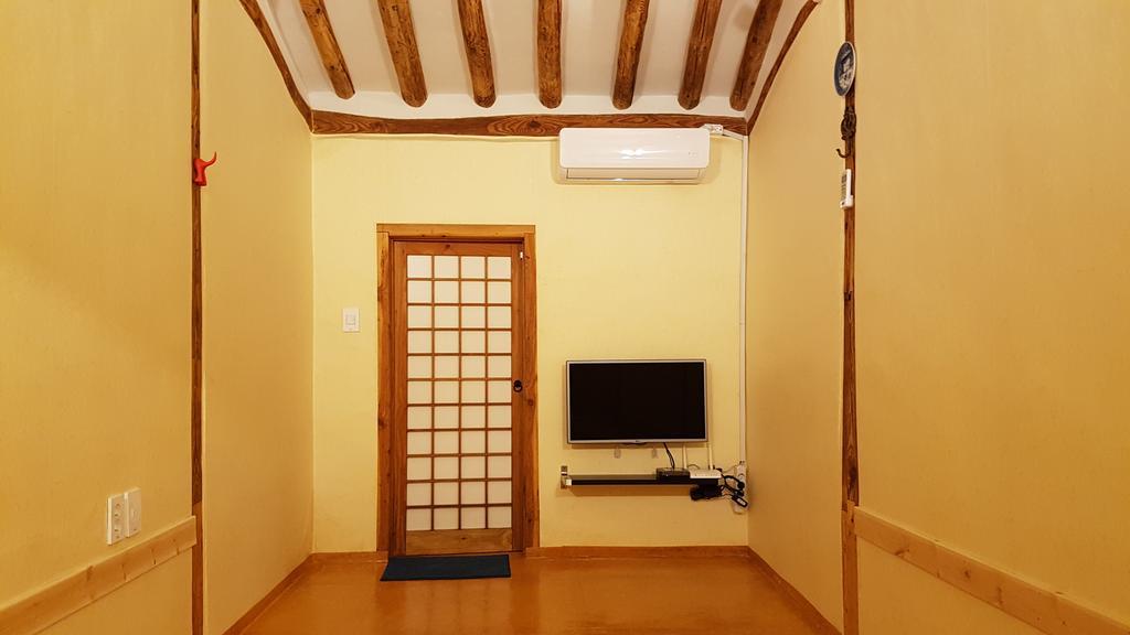 Ohnewwall Guesthouse จอนจู ภายนอก รูปภาพ