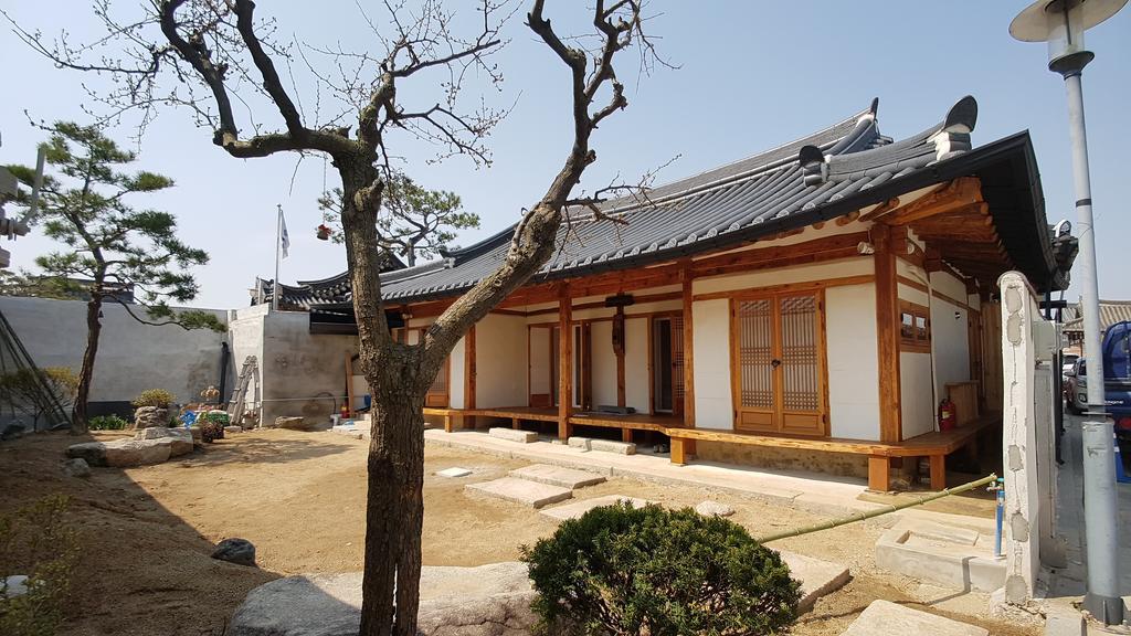 Ohnewwall Guesthouse จอนจู ภายนอก รูปภาพ