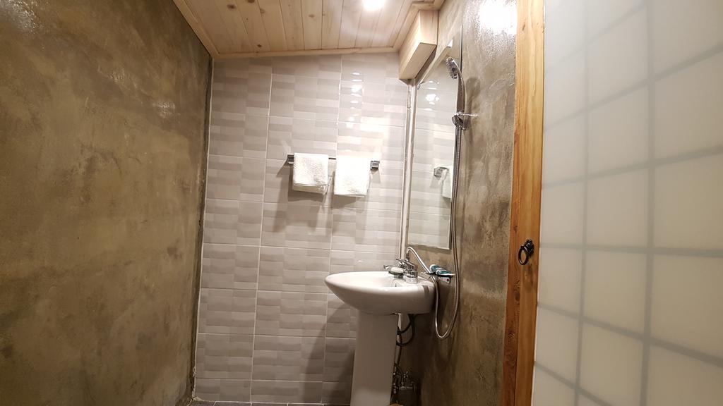 Ohnewwall Guesthouse จอนจู ภายนอก รูปภาพ