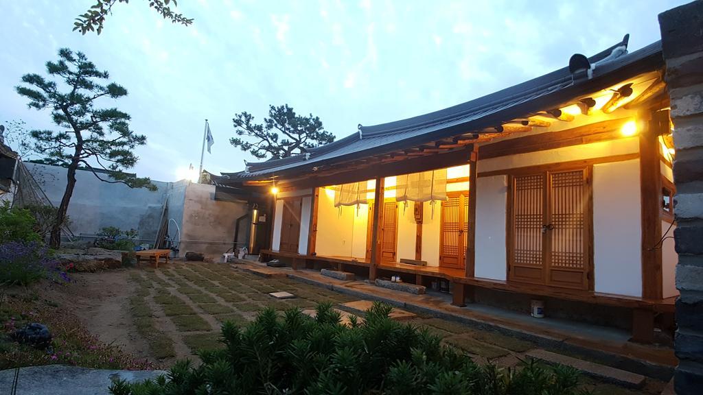 Ohnewwall Guesthouse จอนจู ภายนอก รูปภาพ