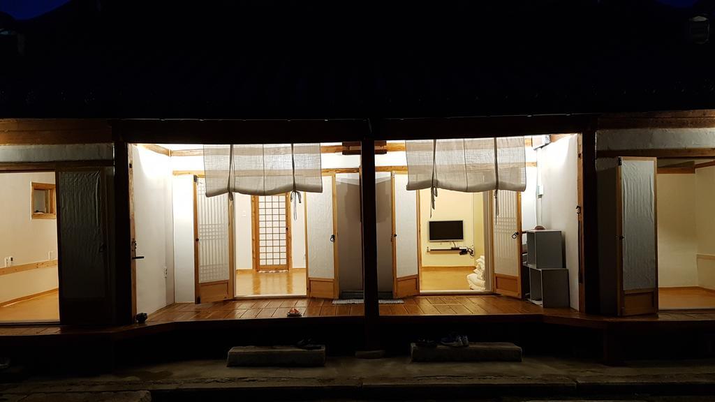 Ohnewwall Guesthouse จอนจู ภายนอก รูปภาพ