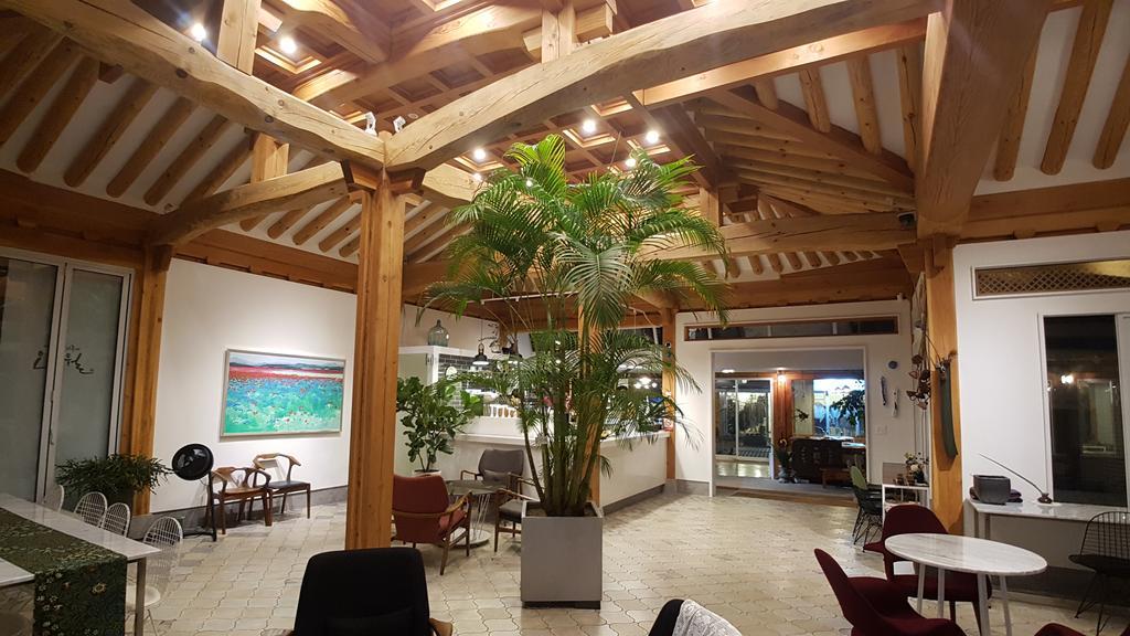 Ohnewwall Guesthouse จอนจู ภายนอก รูปภาพ