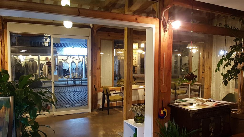 Ohnewwall Guesthouse จอนจู ภายนอก รูปภาพ