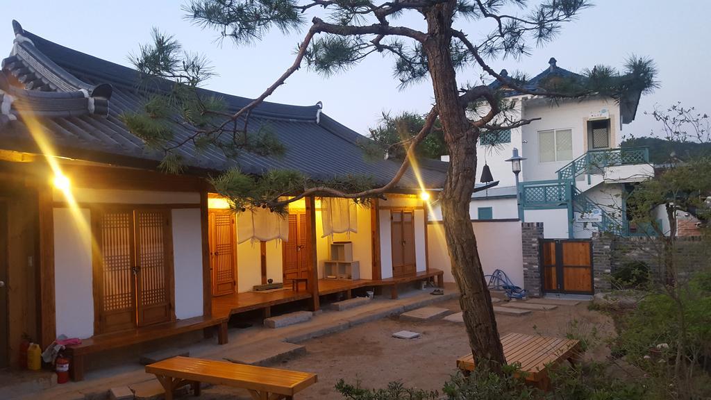 Ohnewwall Guesthouse จอนจู ภายนอก รูปภาพ