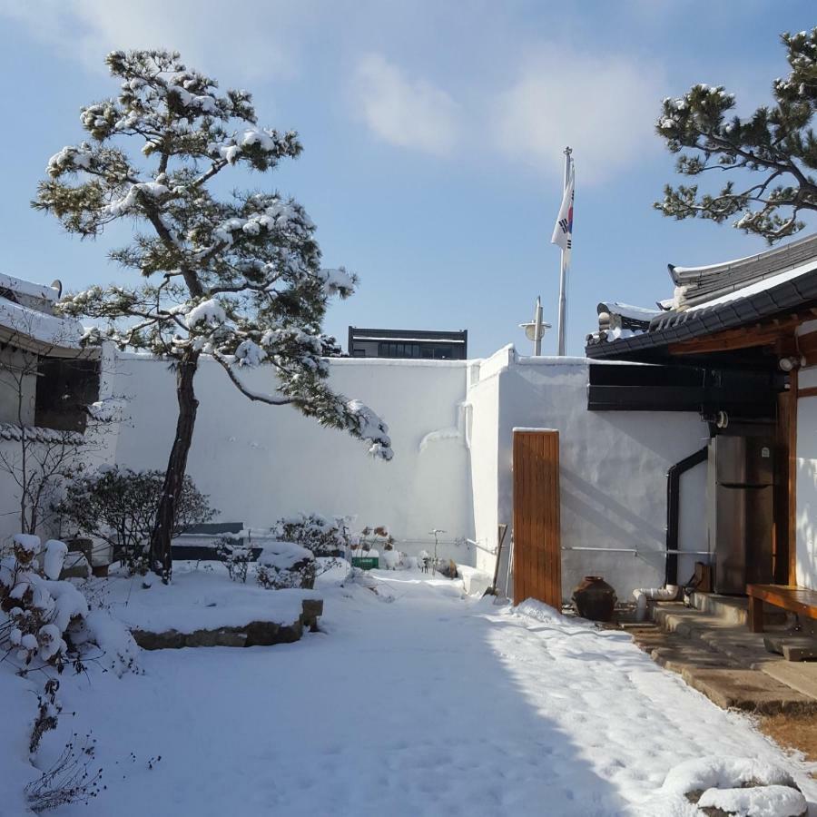 Ohnewwall Guesthouse จอนจู ภายนอก รูปภาพ